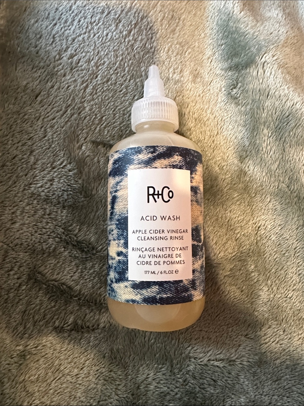 R+Co Acid Wash Apple Cider Vinegar Rinse - White and Blue